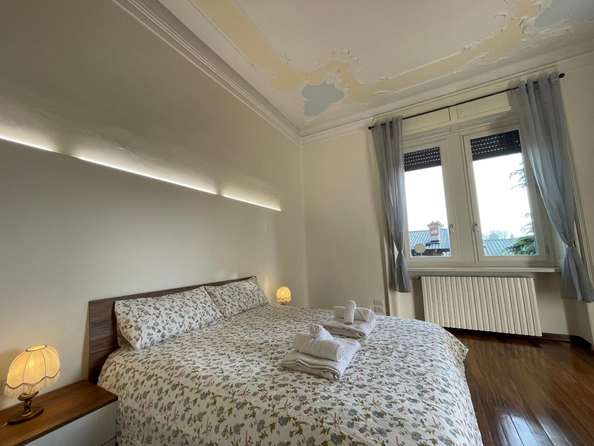 Bg Central Royal Suite Con Parcheggio - Vista Citta Alta Bergamo Eksteriør billede