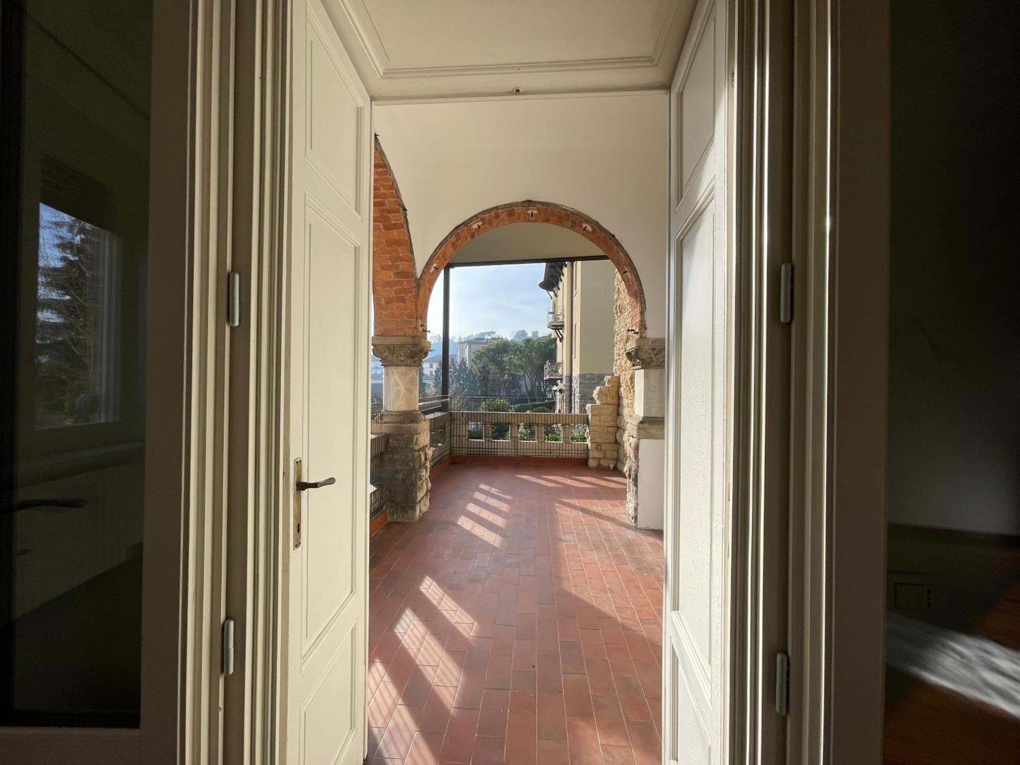 Bg Central Royal Suite Con Parcheggio - Vista Citta Alta Bergamo Eksteriør billede