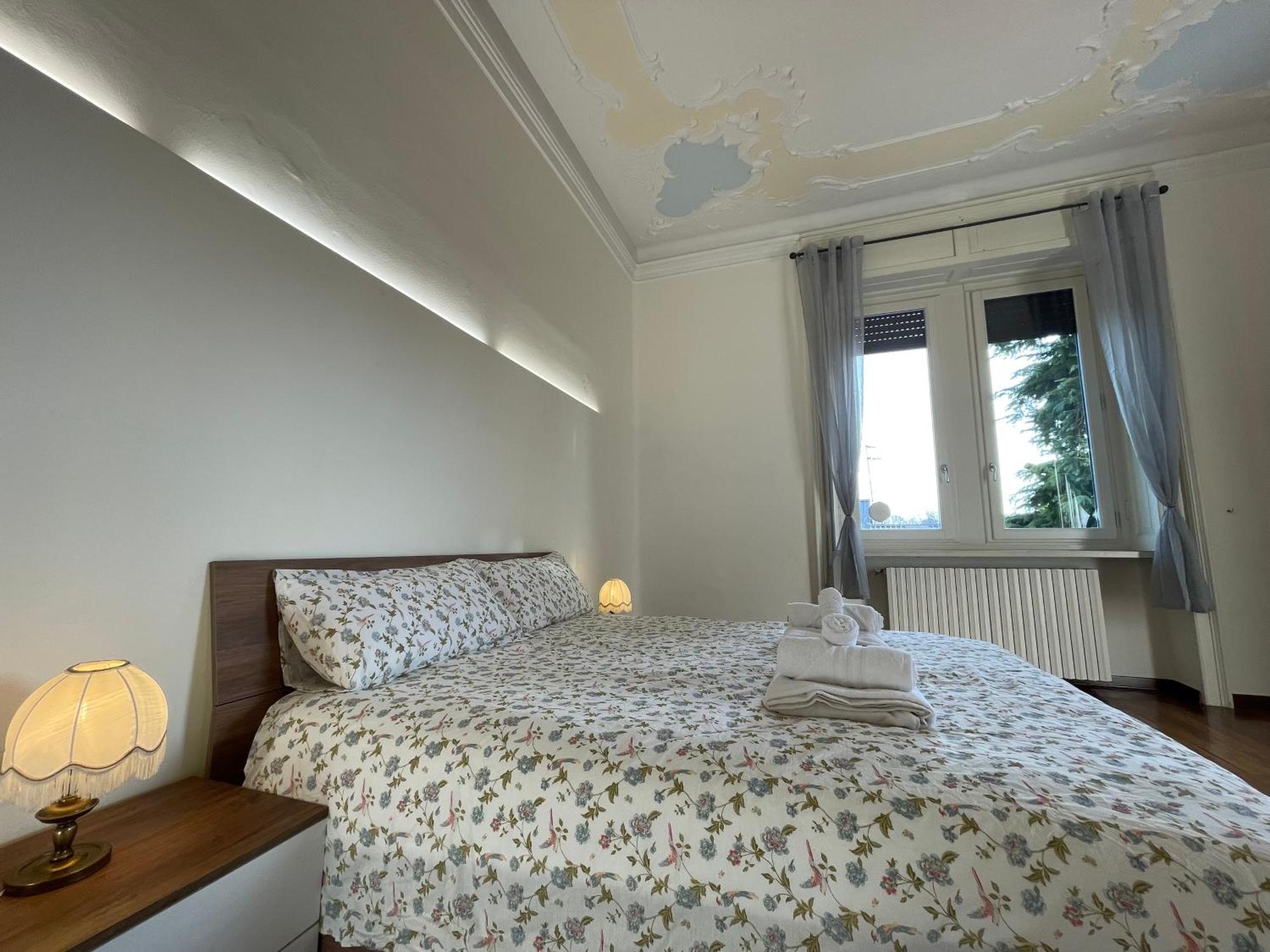 Bg Central Royal Suite Con Parcheggio - Vista Citta Alta Bergamo Eksteriør billede