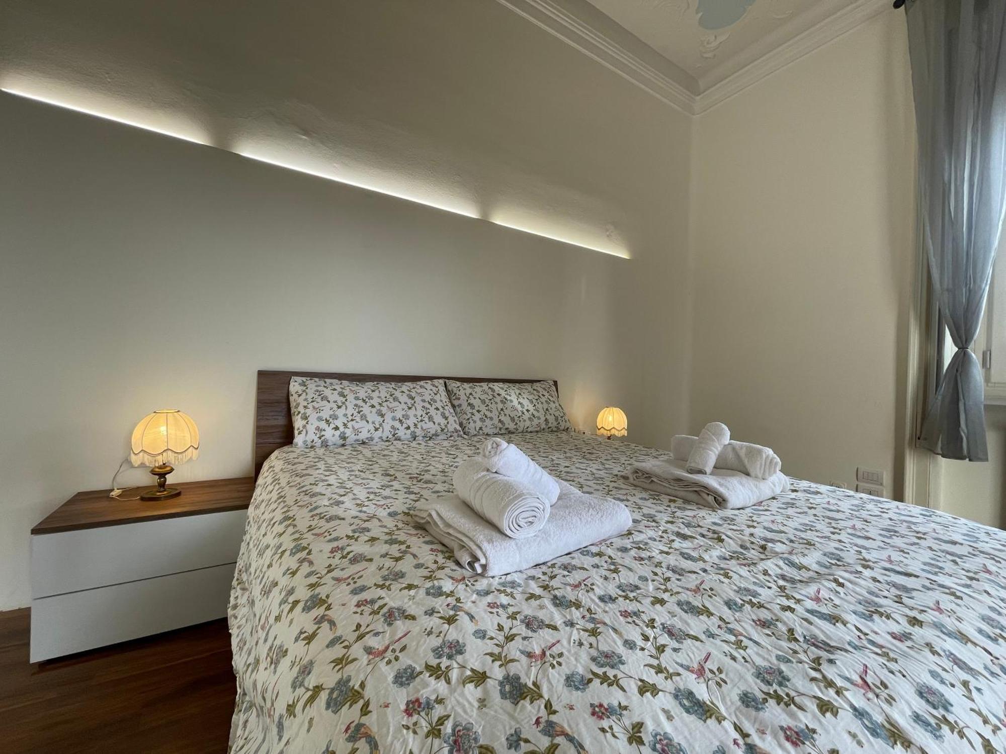 Bg Central Royal Suite Con Parcheggio - Vista Citta Alta Bergamo Eksteriør billede